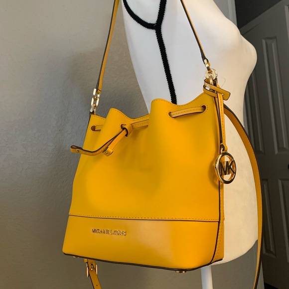 🌟 new MK trista medium bucket - Picture 6 of 7